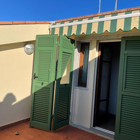 Confortevole Camera Matrimoniale A 500 Mt Dal Mare Marina Di Carrara Bagian luar foto