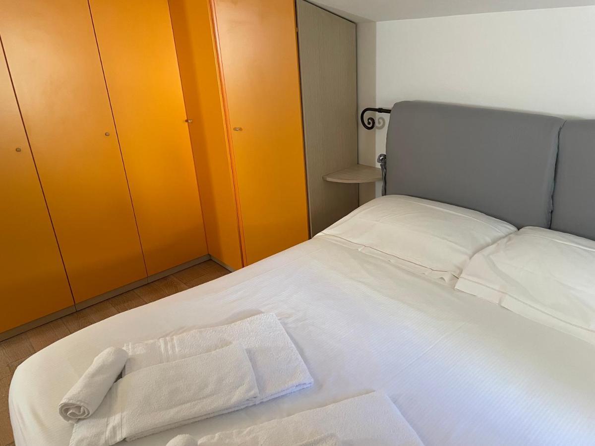 Confortevole Camera Matrimoniale A 500 Mt Dal Mare Marina Di Carrara Bagian luar foto