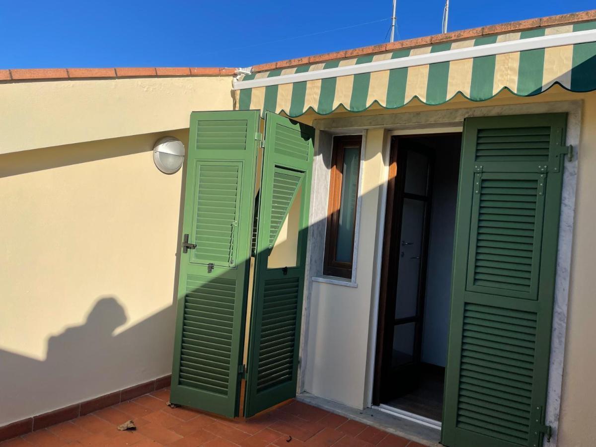 Confortevole Camera Matrimoniale A 500 Mt Dal Mare Marina Di Carrara Bagian luar foto